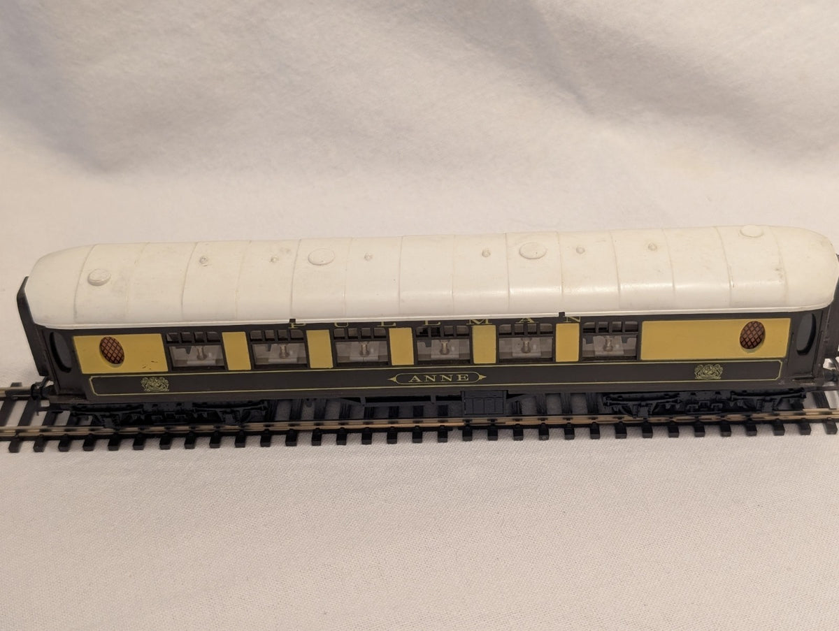 Tri-ang R228 OO Gauge Pullman Coach “Anne”