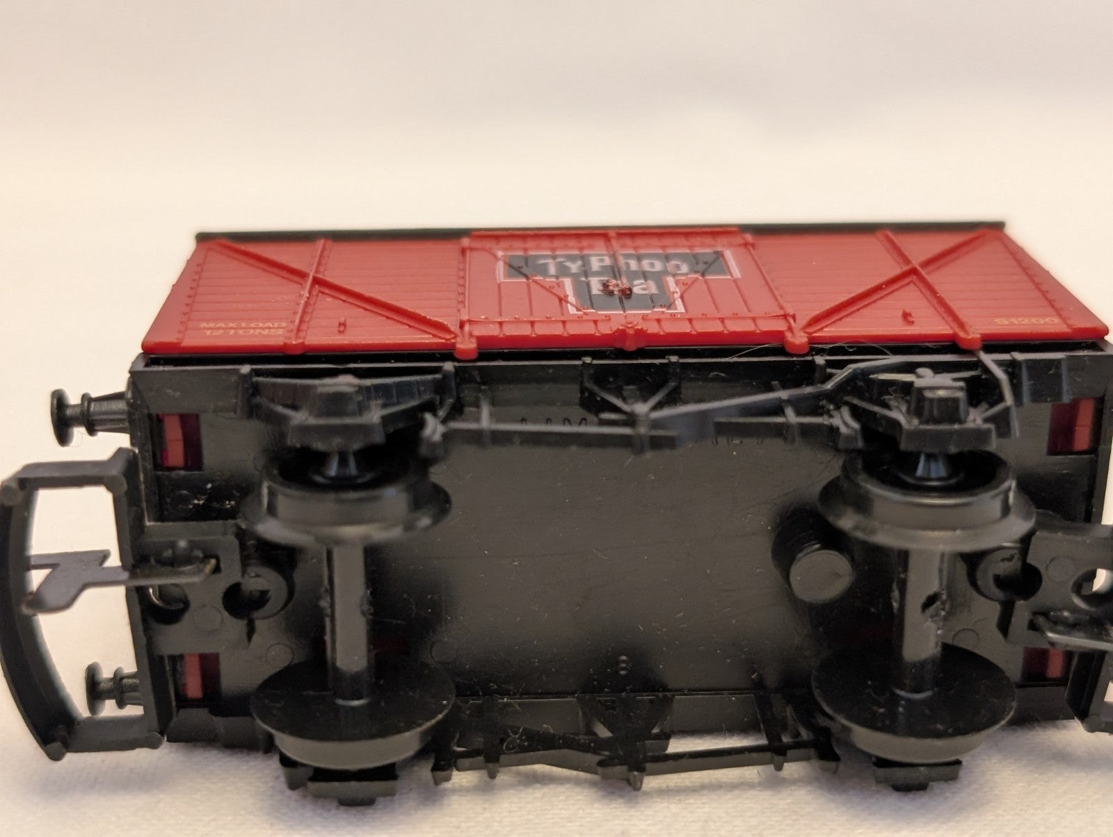 Lima OO Gauge Typhoo Tea Closed Van Goods Wagon S1200 Typhoo Tea