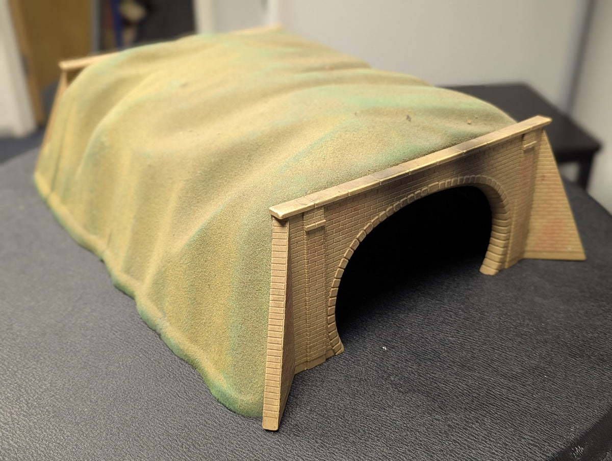 Hornby OO Gauge Double Track Tunnel Scenery R076