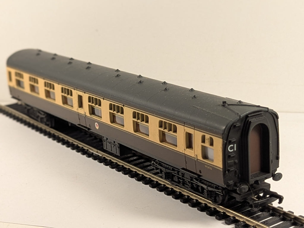 Mainline BR Mk1 Brake Second Corridor Coach OO Gauge