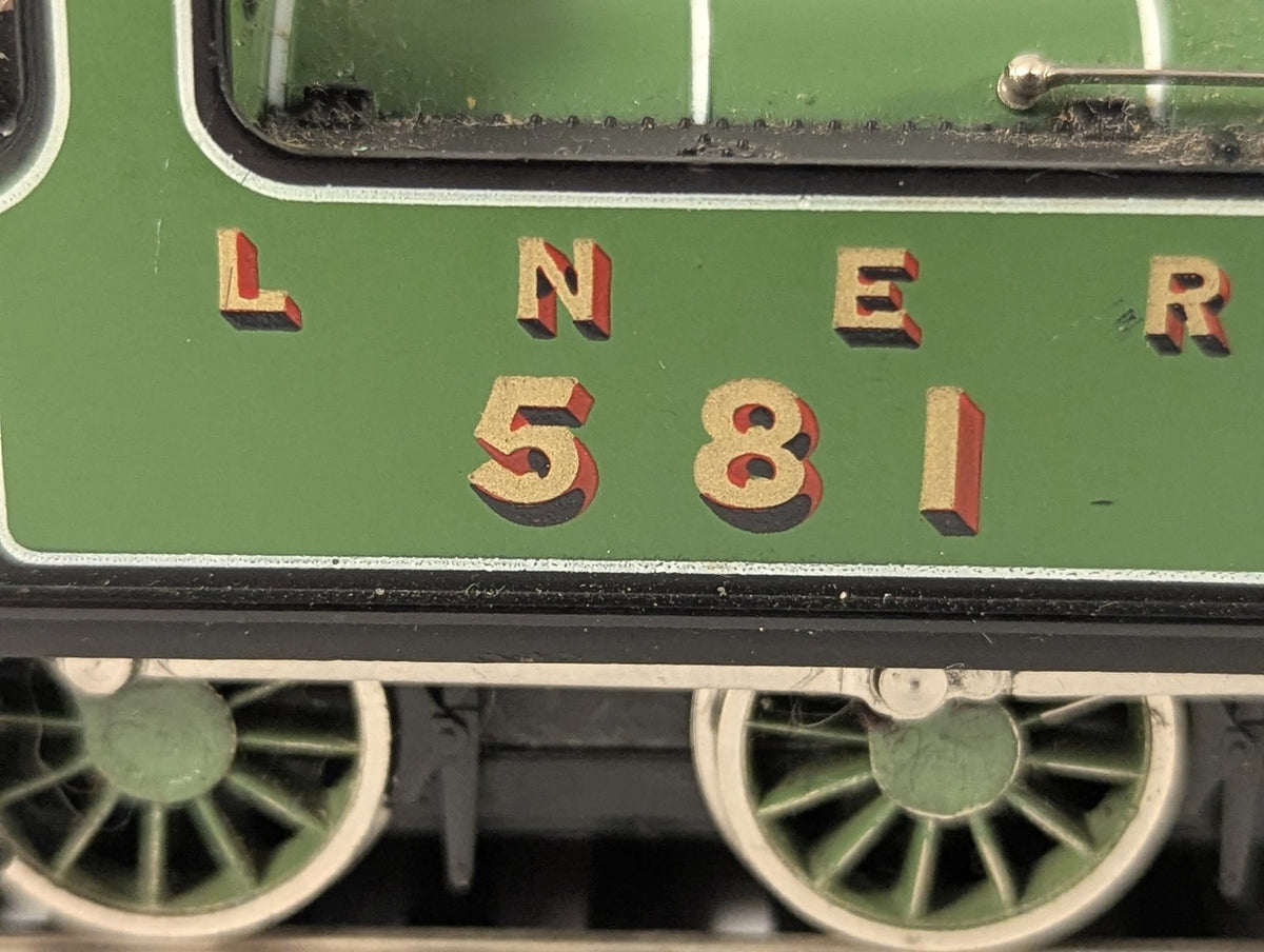 Mainline OO Gauge Class J72 0-6-0T Locomotive 581 LNER Green 37-054
