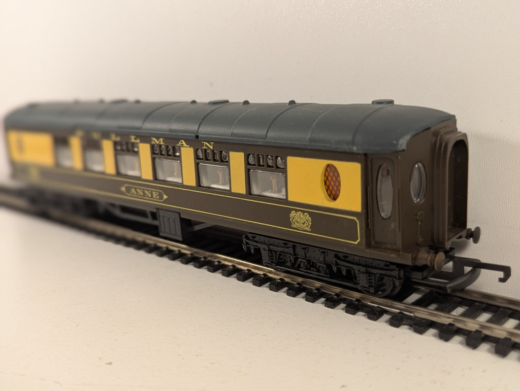 Tri-ang OO Gauge Pullman Coach "Anne"