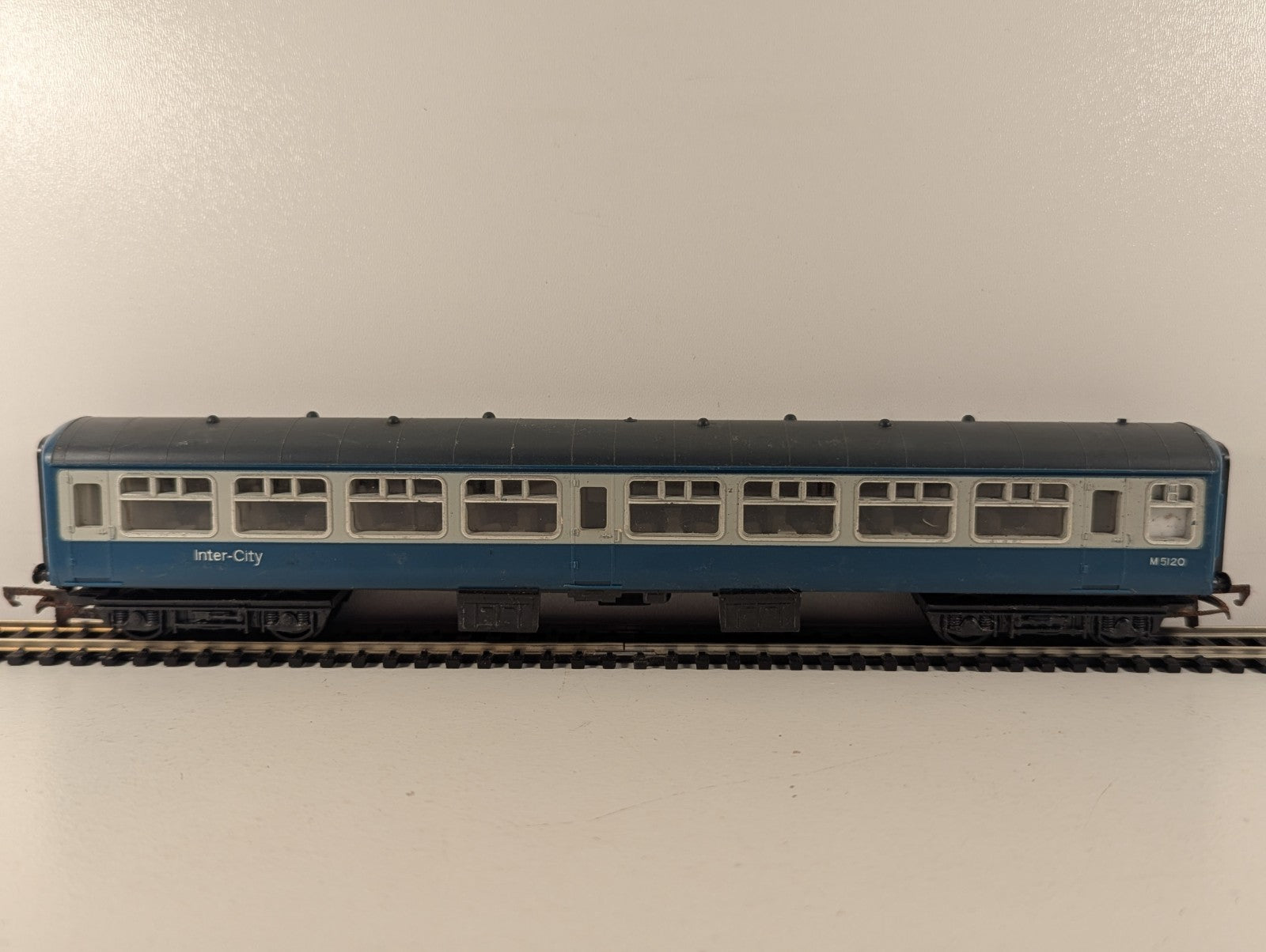 Hornby R921 OO Gauge BR Mk2 Inter-City Second Class Coach M5120 - Rusty Coupling