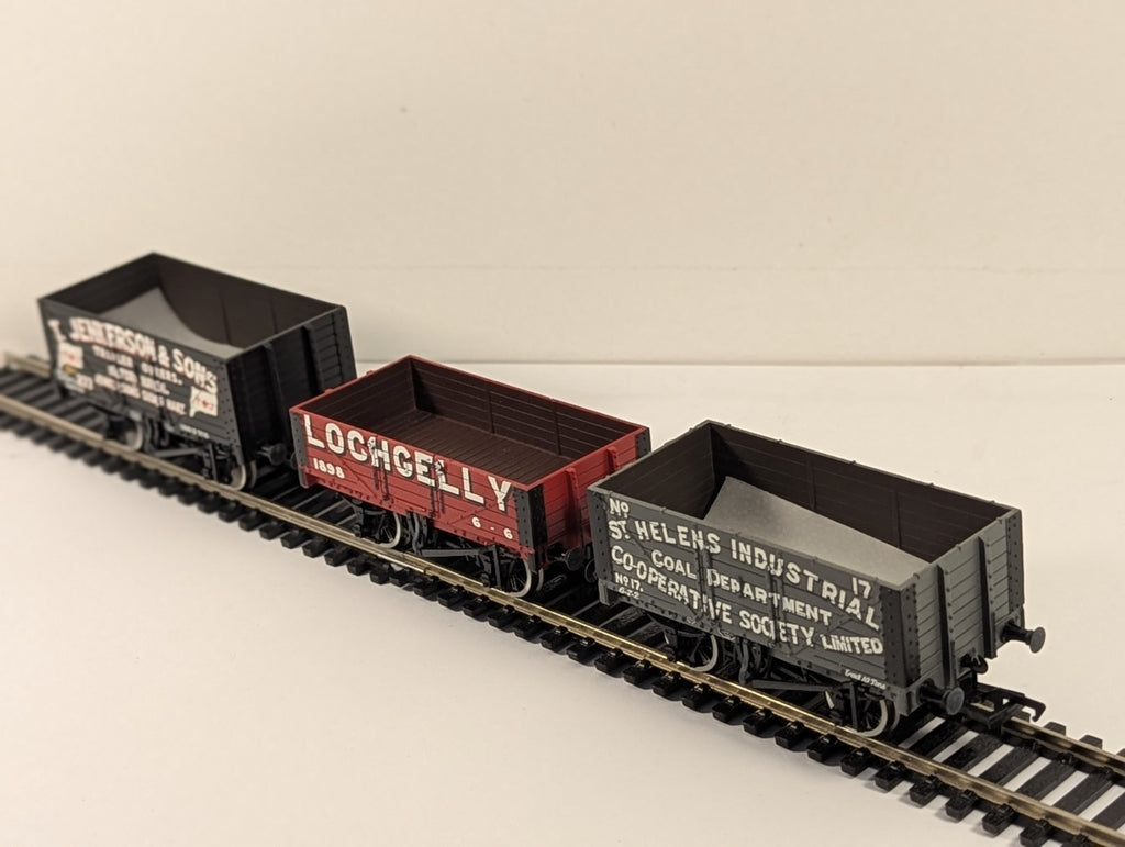 Bachmann 37-075K5 Set of Three Private Owner Wagons 2008/2009