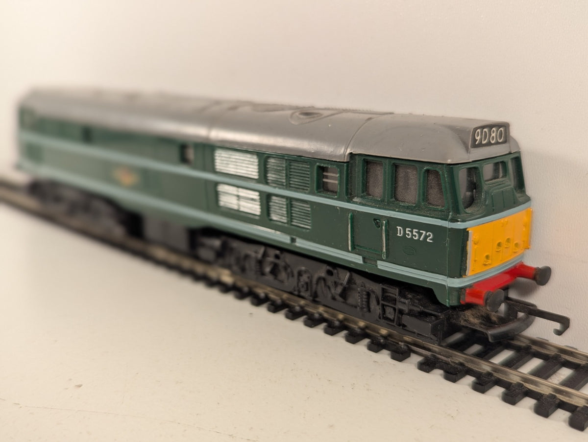 Tri-ang R.357  Class 31 Locomotive D5572 BR Green