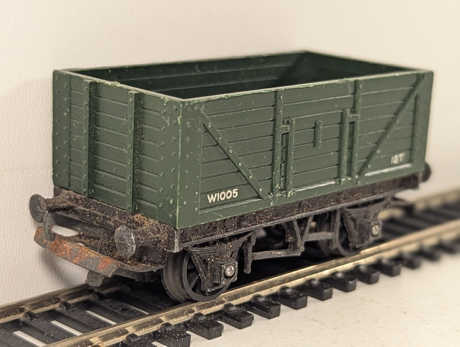 Tri-ang OO Gauge 5-Plank Open Wagon Goods Wagon W1005 BR Green R10