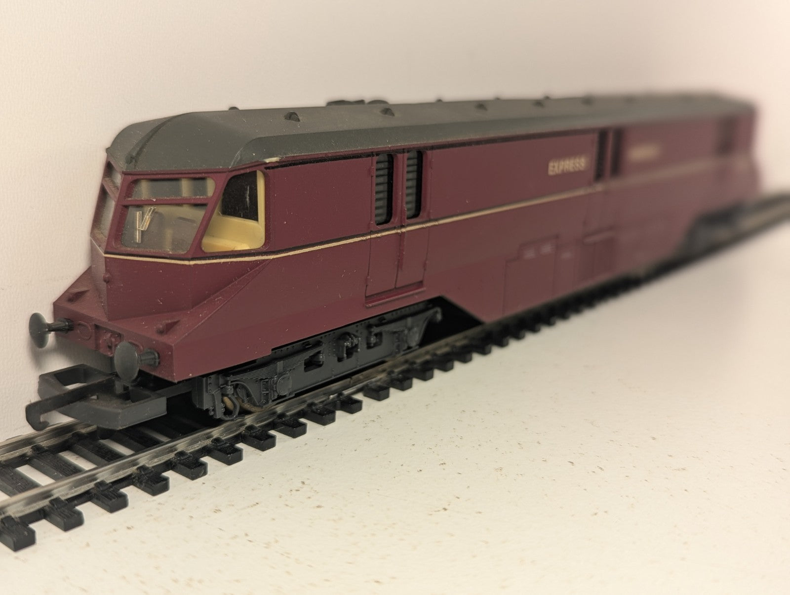 Lima OO Gauge GWR Diesel Railcar No. 34 Express Parcels W 34 W BR Maroon