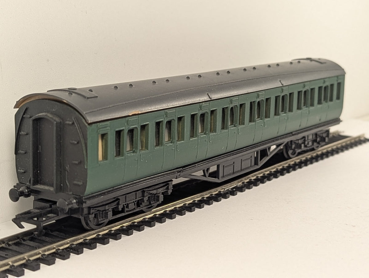 Graham Farish OO Gauge Suburban Compartment Coach Passenger Coach Southern Green