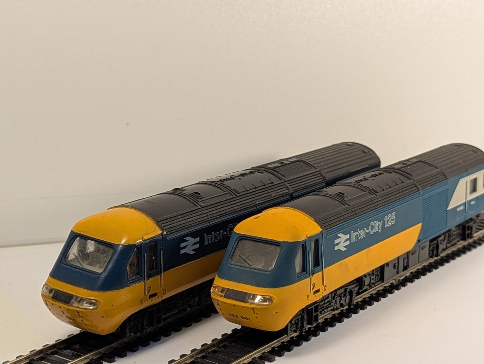 Hornby OO Gauge BR Blue Grey Class 43 HST Intercity 125 2 Car Set