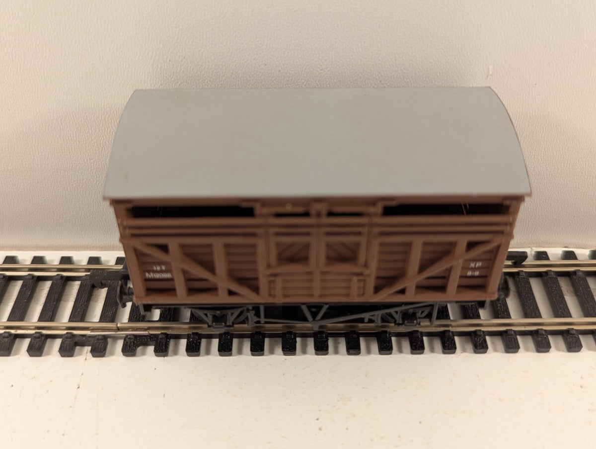 Mainline OO Gauge BR Cattle Wagon M12098