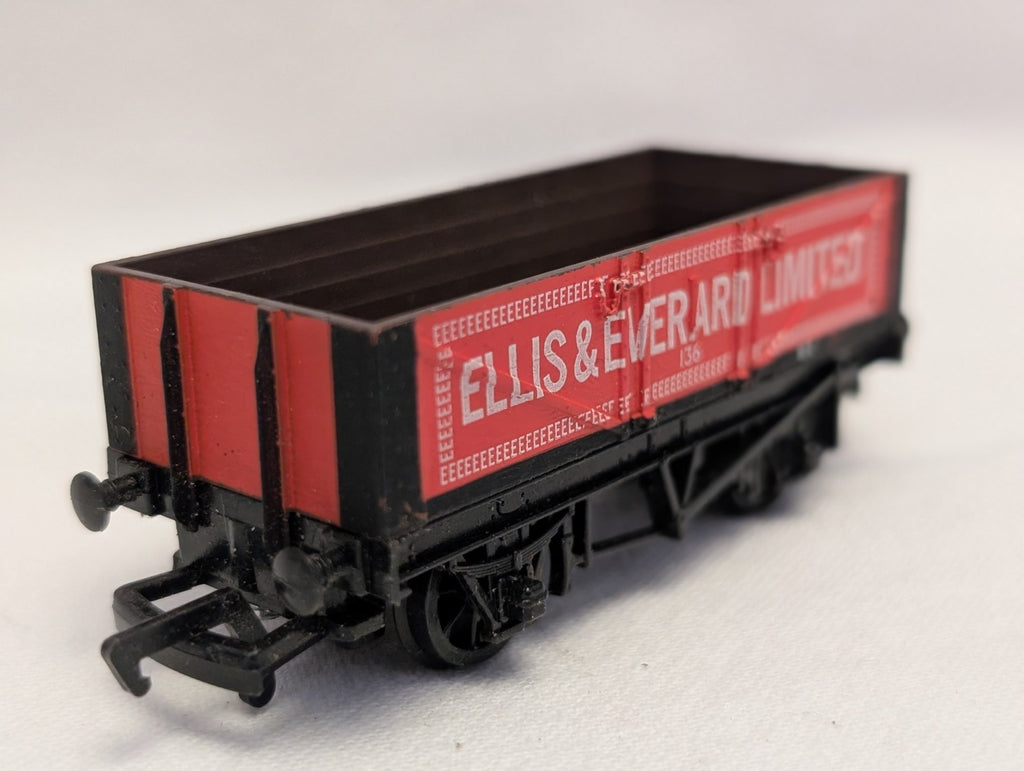 Mainline OO Gauge 5 Plank Wagon Ellis & Everard Goods Wagon