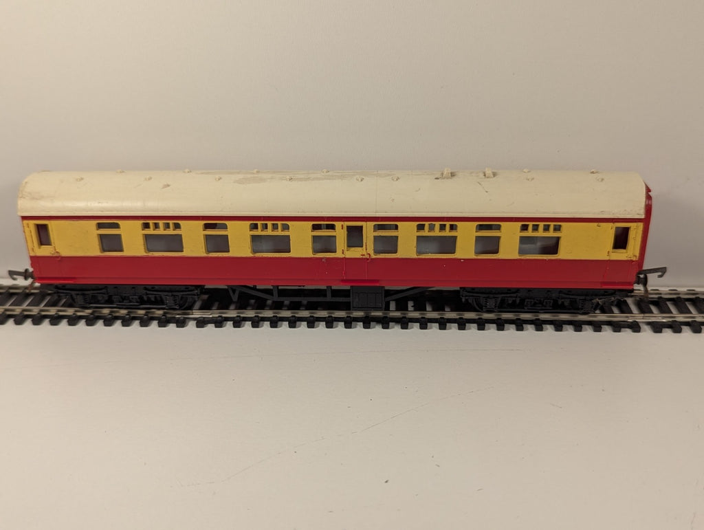 Tri-ang R29 BR Mainline Composite Coach – Crimson & Cream