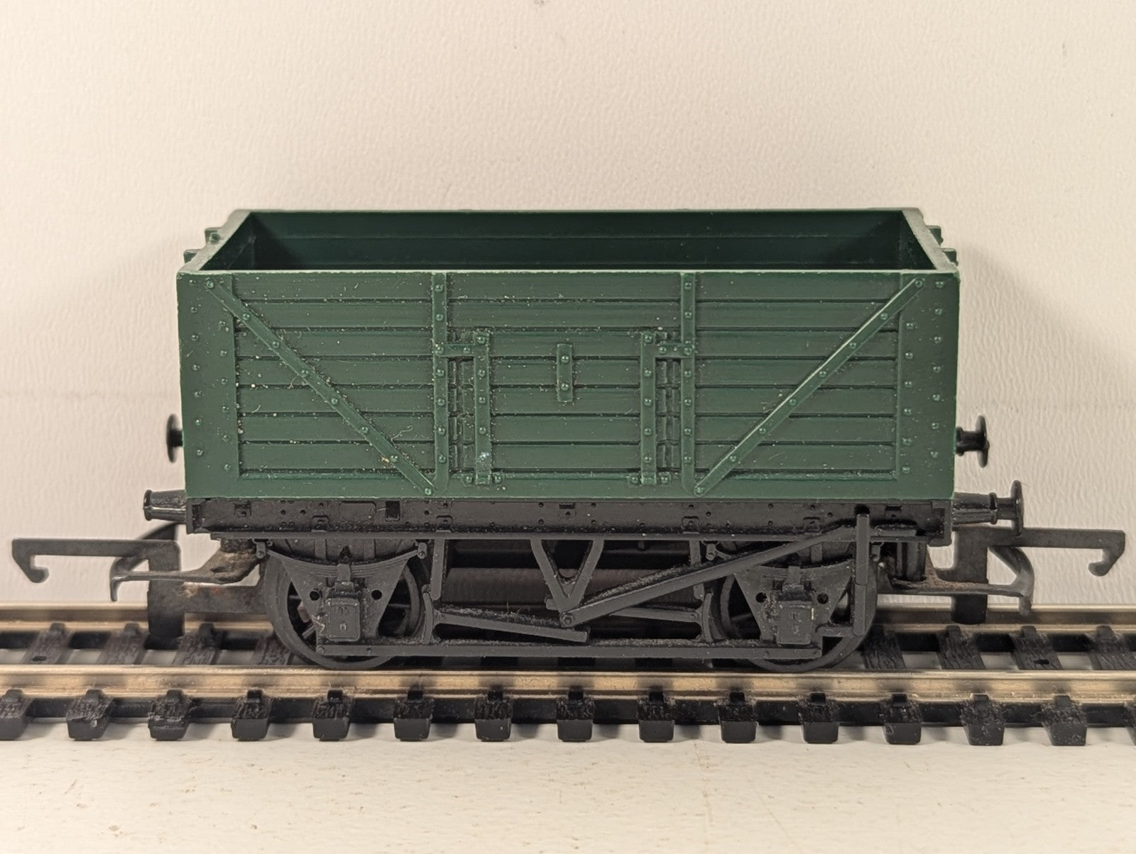 Tri-ang OO Gauge 5 Plank Open Wagon Green