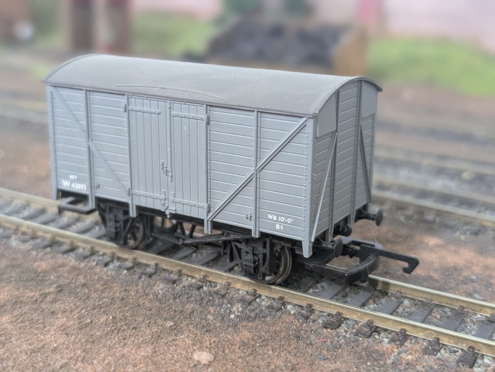 Hornby R1130V GWR Twin Vent Van W43892 Grey