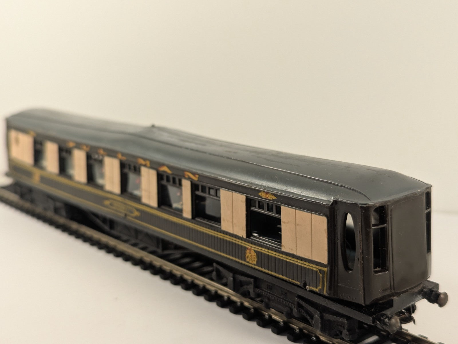 Graham Farish OO Gauge Pullman Parlour Coach Rosemary