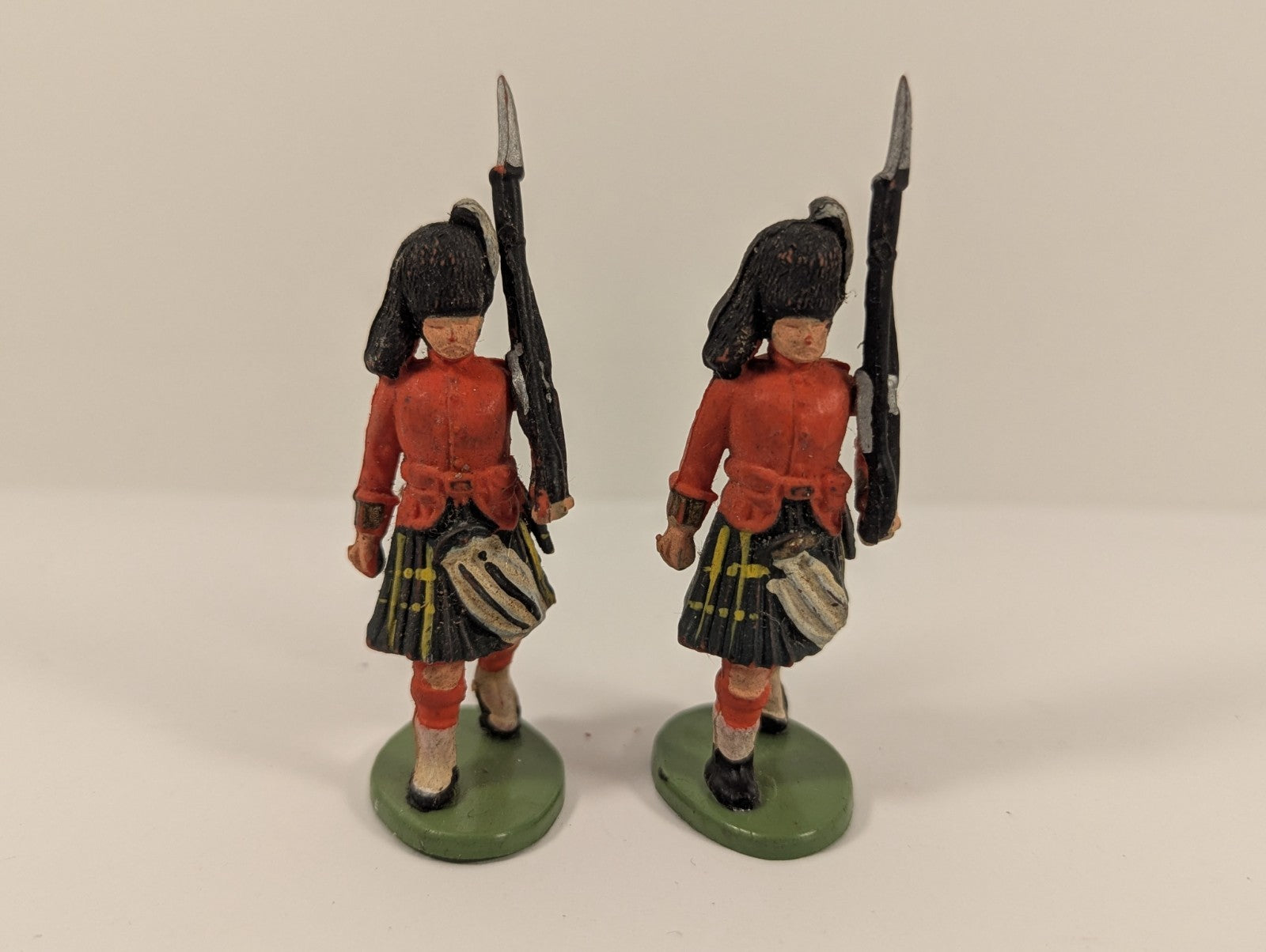 Britains Toy Soldiers “The Gordon Highlanders” Plastic Figures