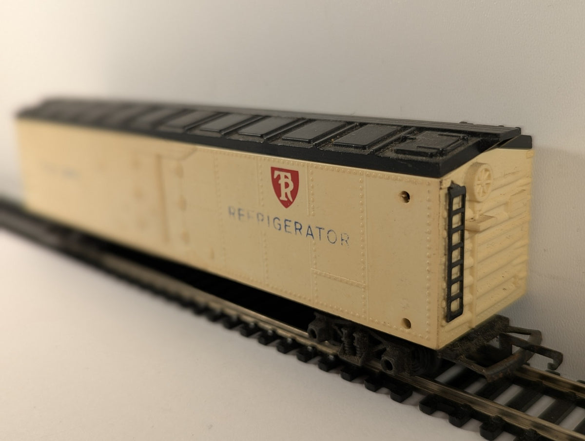 Tri-ang OO Gauge Refrigerator Van Goods Wagon T.R. 2690 Cream R.129