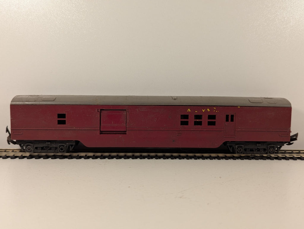 Tri-ang OO Gauge Transcontinental Operating Mail Express Coach (Coupling Bent)