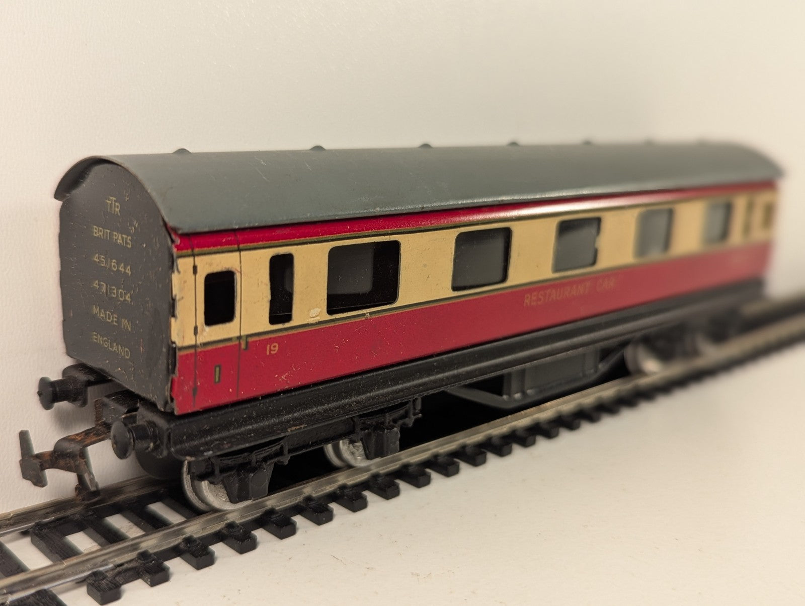 Trix Twin Railway OO Gauge Restaurant Car Red & Cream