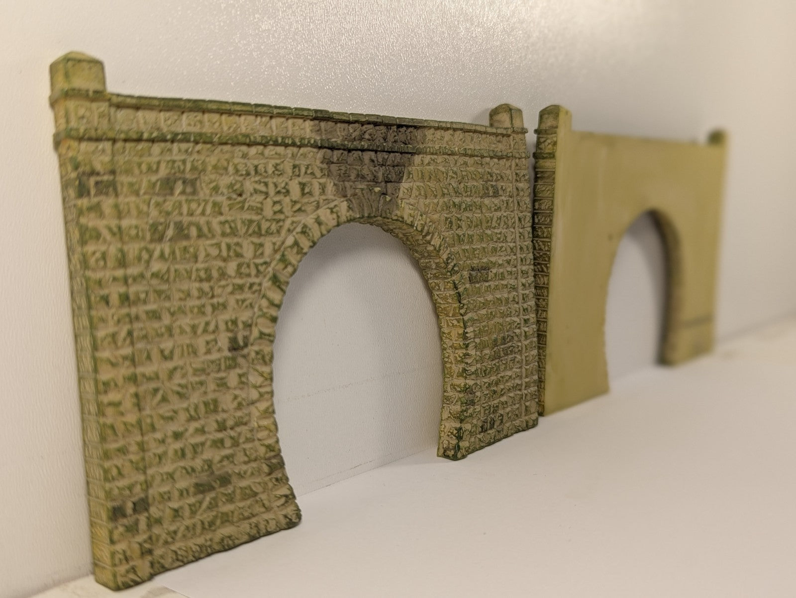 Hornby Skaledale R8509 OO Gauge Stone Tunnel Portals - boxed