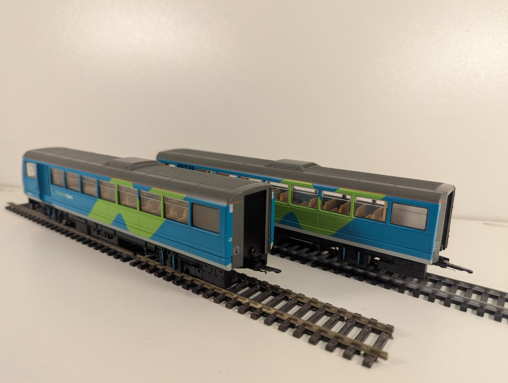 Hornby R2161 OO Class 142 142074 Northern Spirit DMU