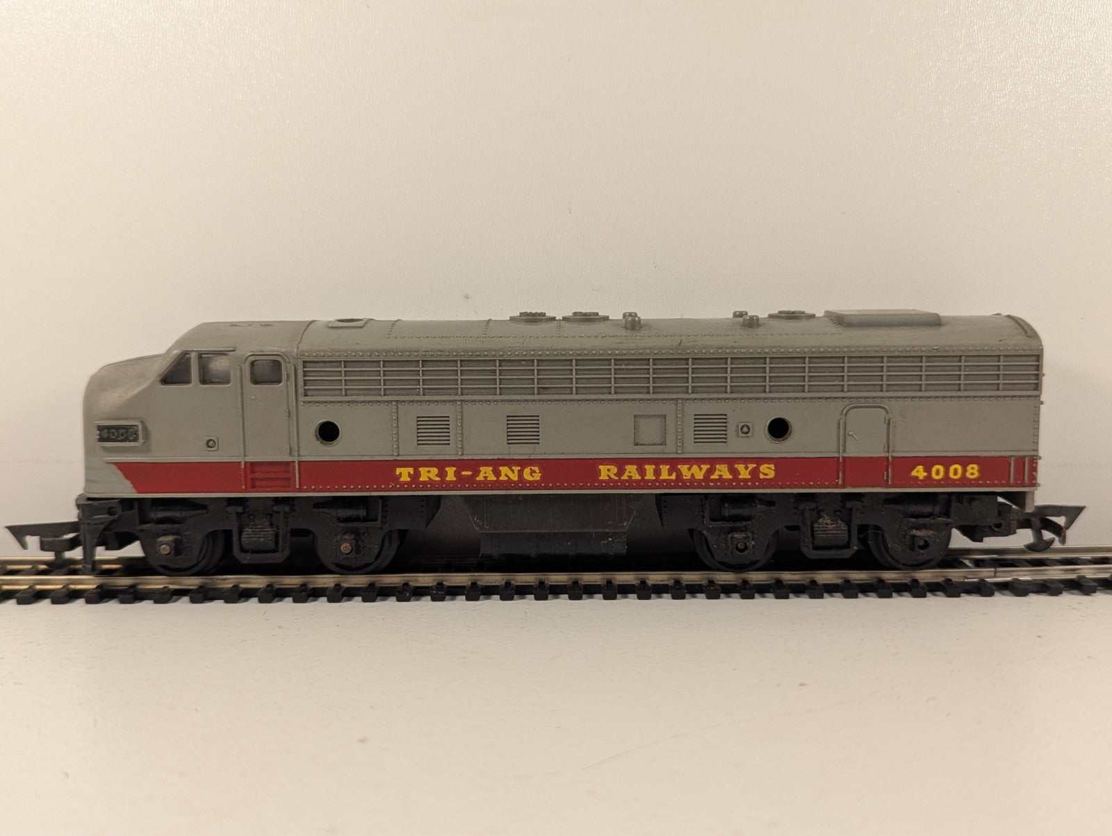 Tri-ang HO Gauge R57 Transcontinental B-B Diesel Dummy Locomotive