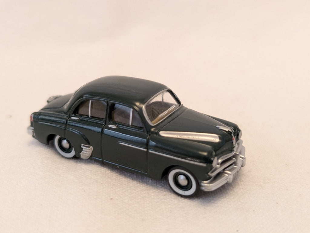 Oxford Diecast 1:76 Scale / OO Gauge Standard Vanguard Phase II Sallon
