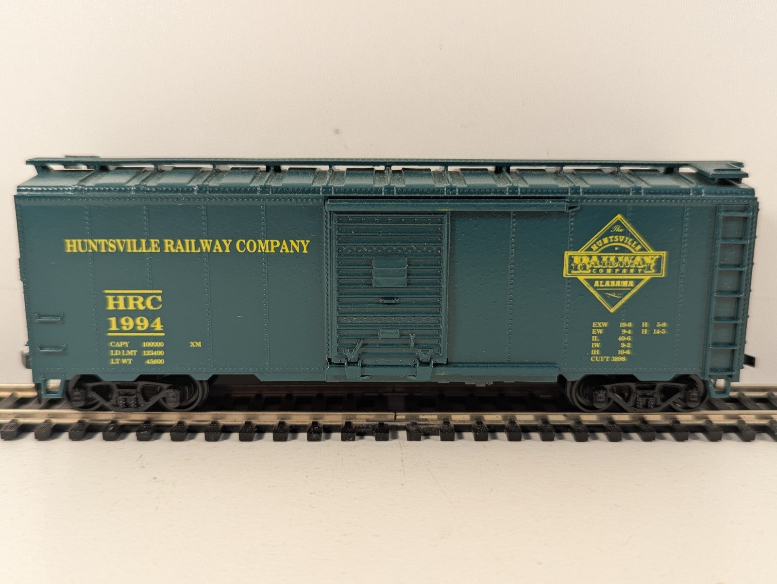 Athearn HO Scale USRA Rebuilt Steel 40' Box Car - Huntsville Railway Company