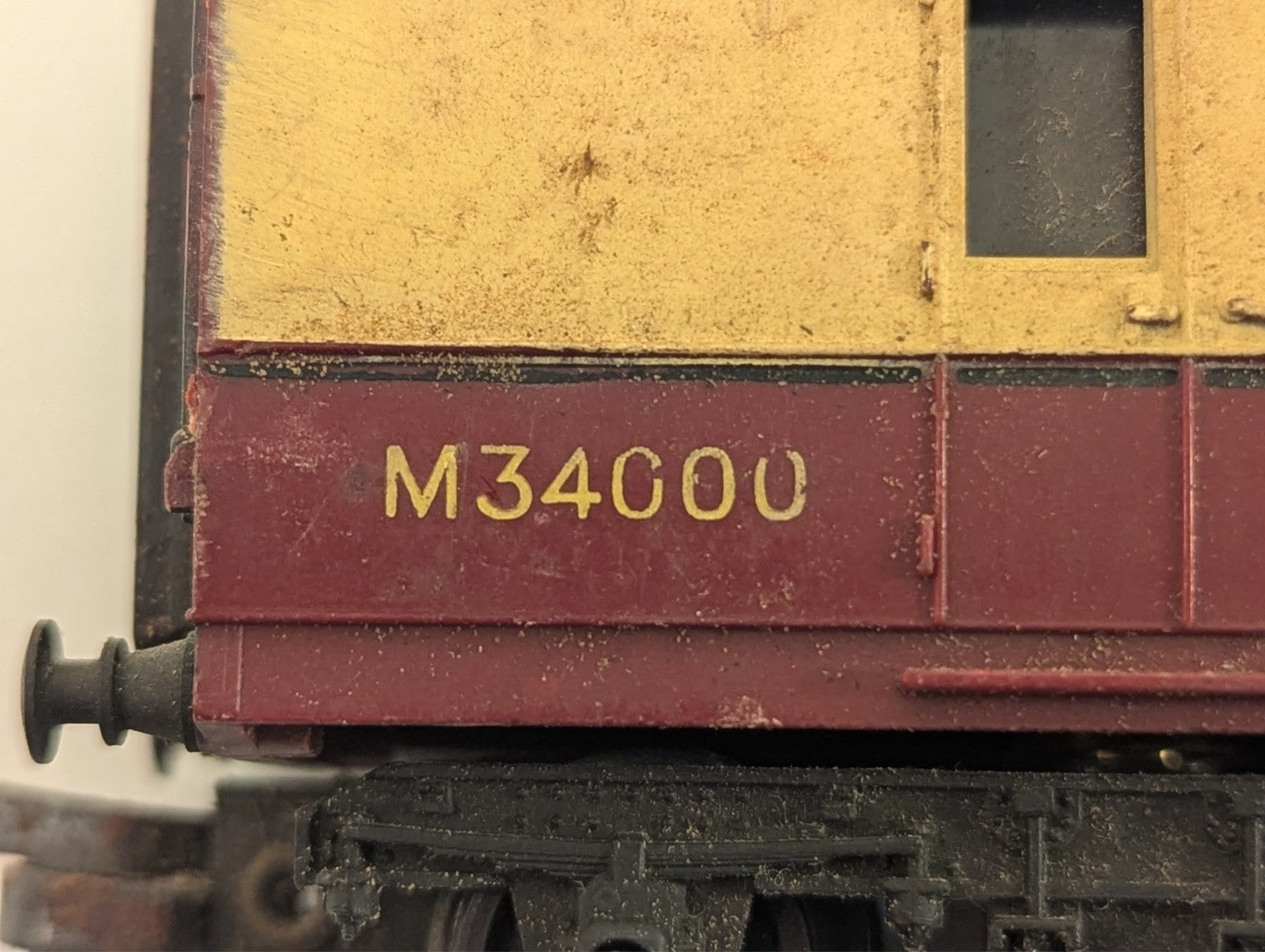 Tri-ang R28 OO Gauge Brake Third Coach