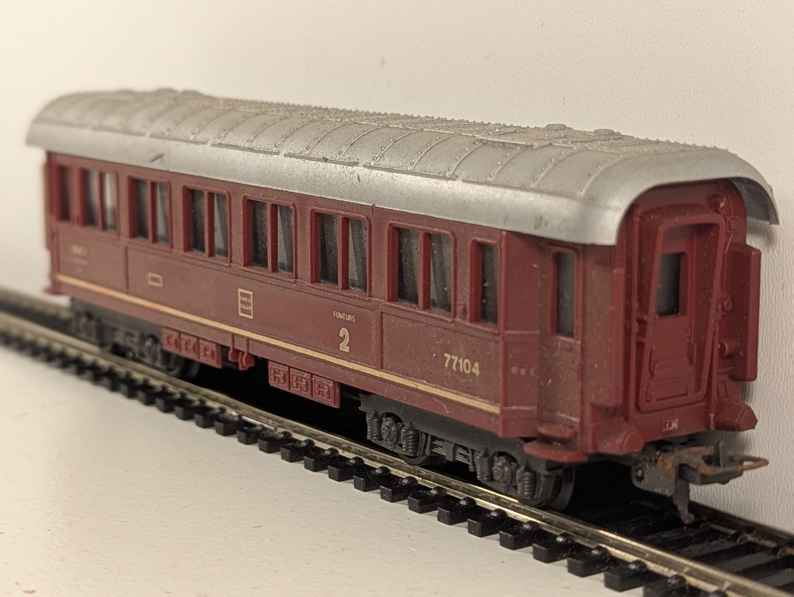 Lima HO Gauge SNCF 2nd Class Coach Passenger Coach 77104 SNCF Maroon