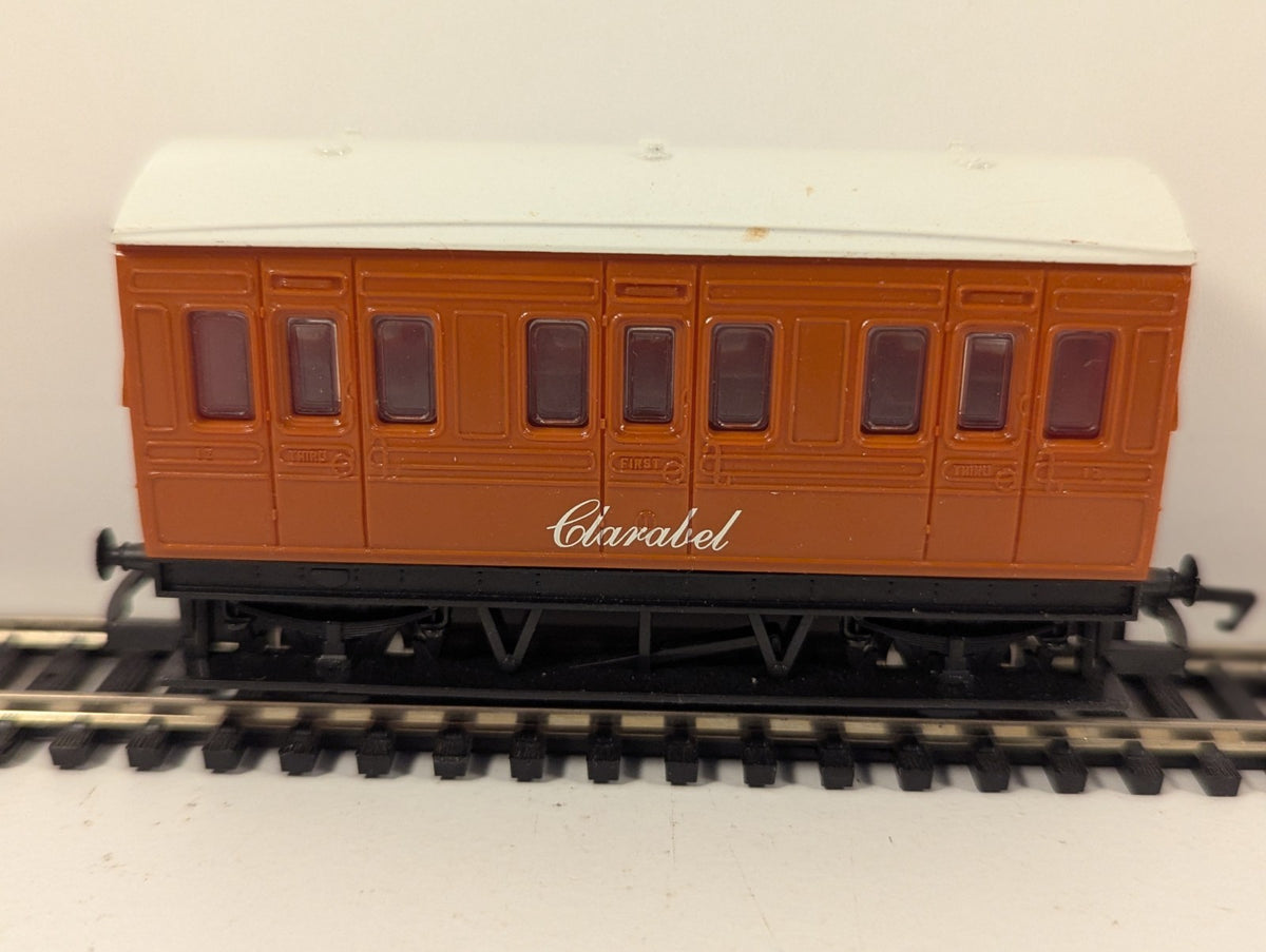 Hornby OO Gauge Thomas & Friends Clarabel Coach