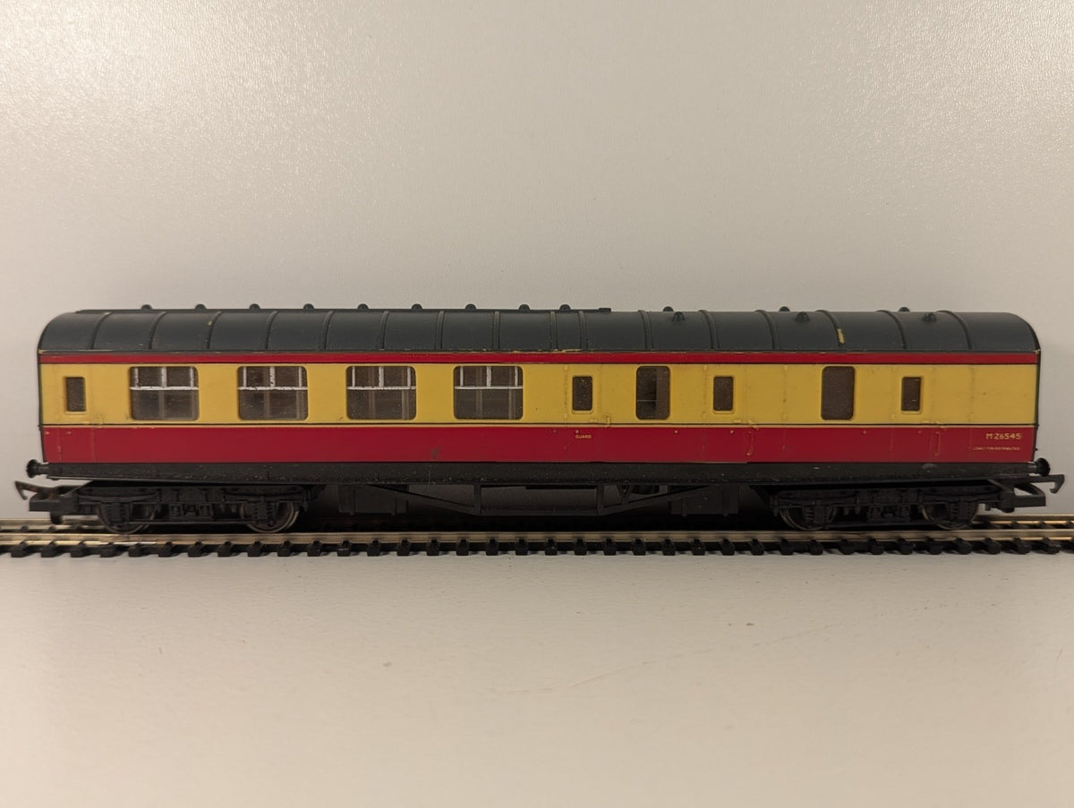 Hornby OO Gauge BR Stanier Brake Coach Red Cream