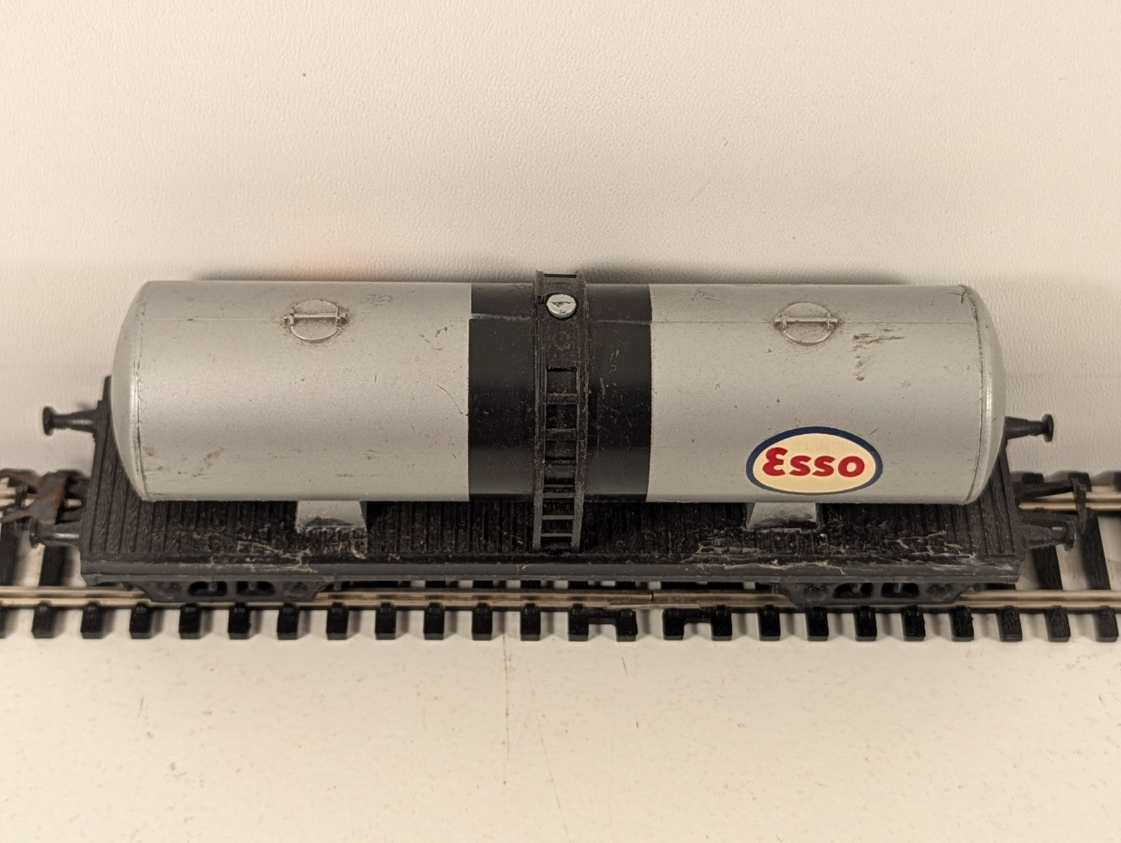 Lima OO Gauge Grey Esso Tank Wagon