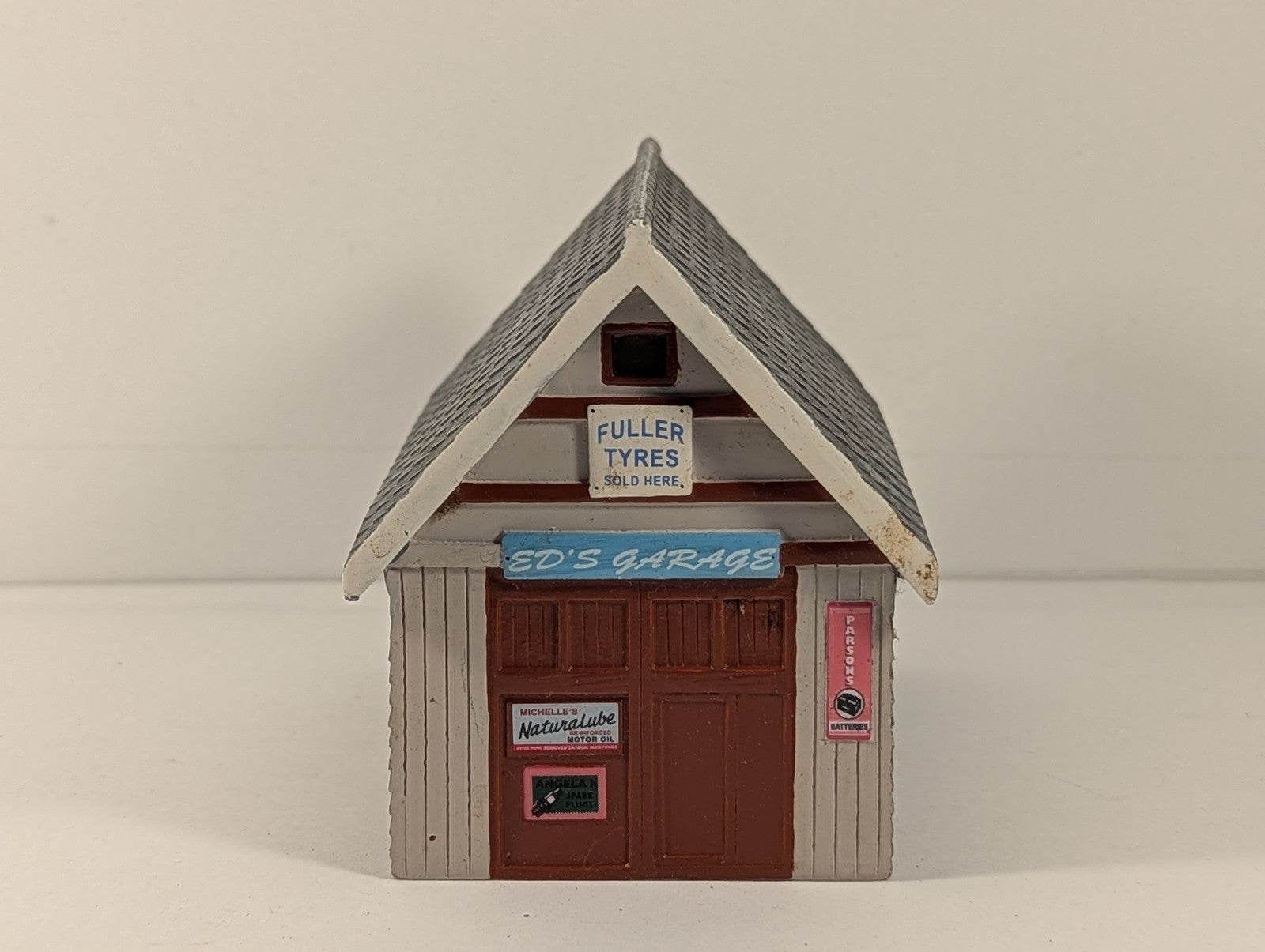 Hornby OO Gauge Ed's Garage Building 44-290