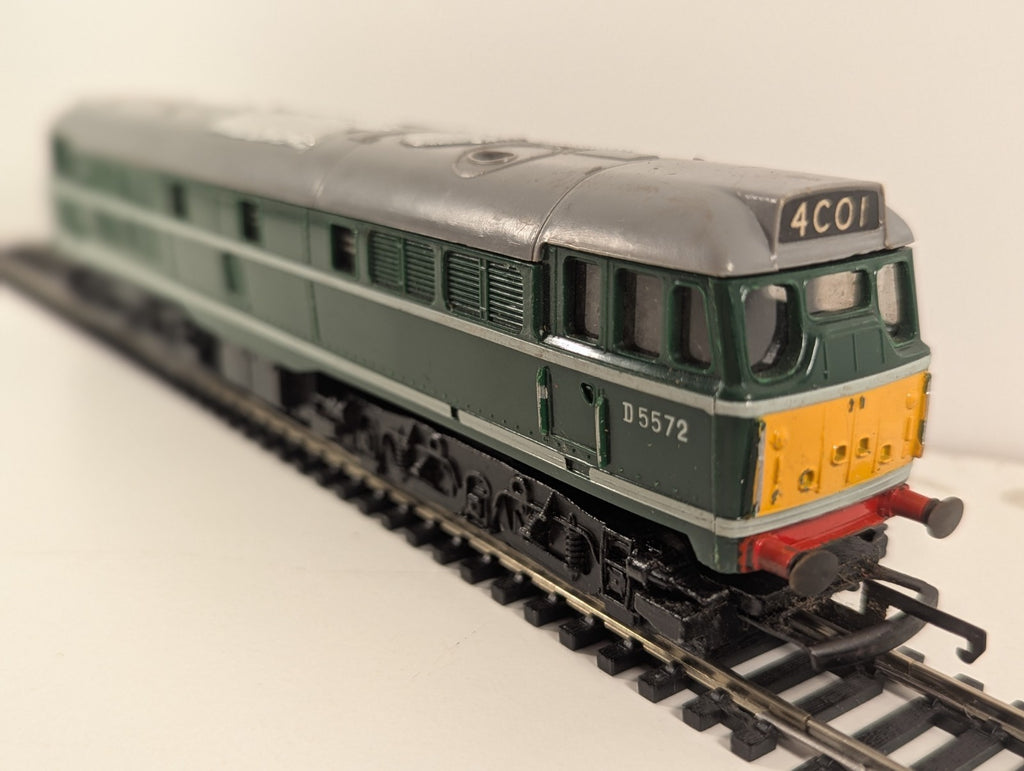 Hornby R357 OO BR Green Class 31 D5572 Repaint