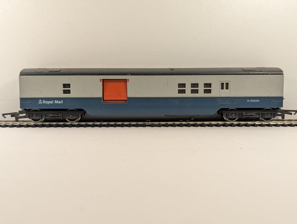 Hornby Railways OO Gauge Operating Royal Mail Coach Passenger Coach M 30224