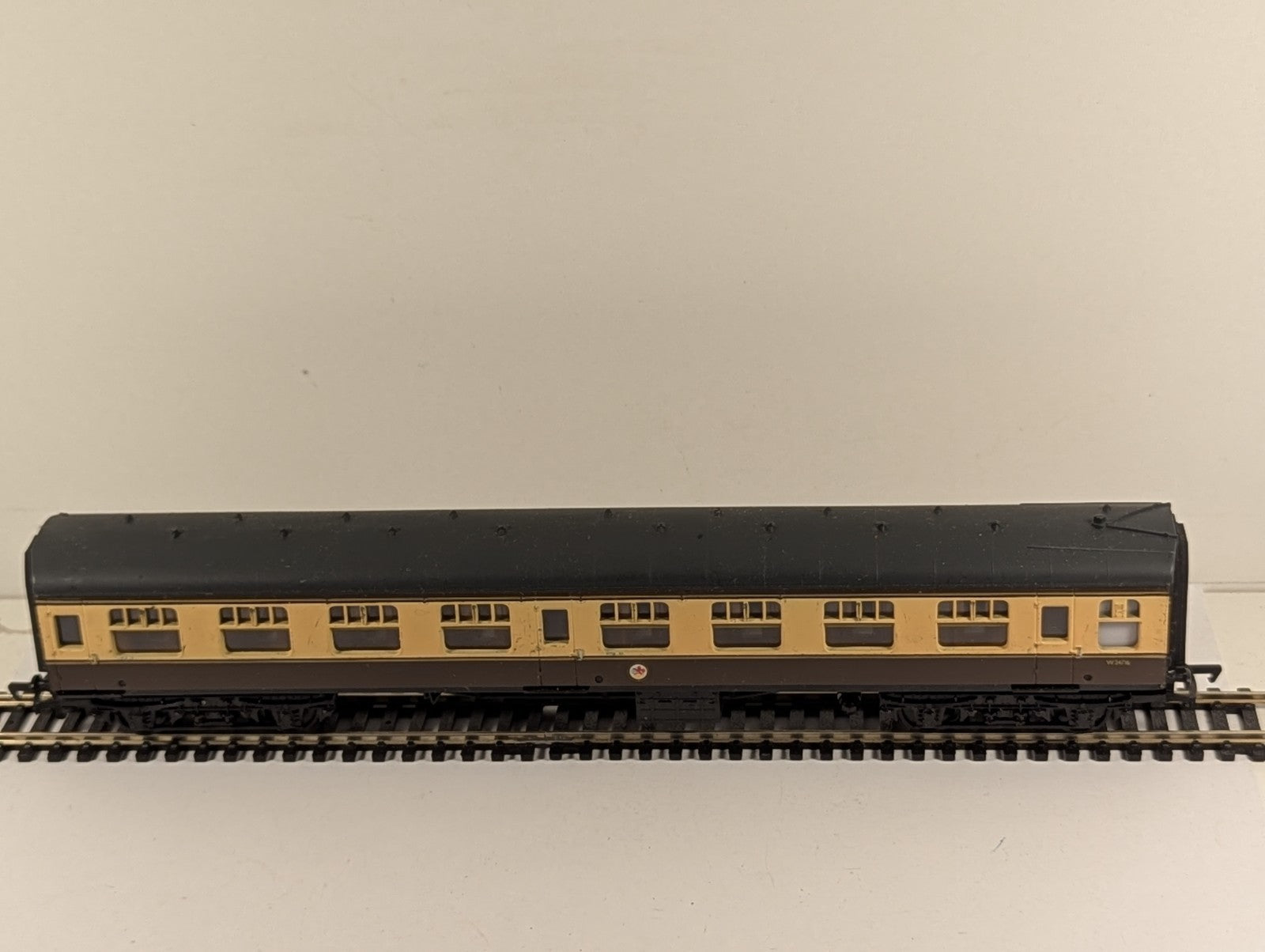 Mainline BR Mk1 Brake Second Corridor Coach OO Gauge