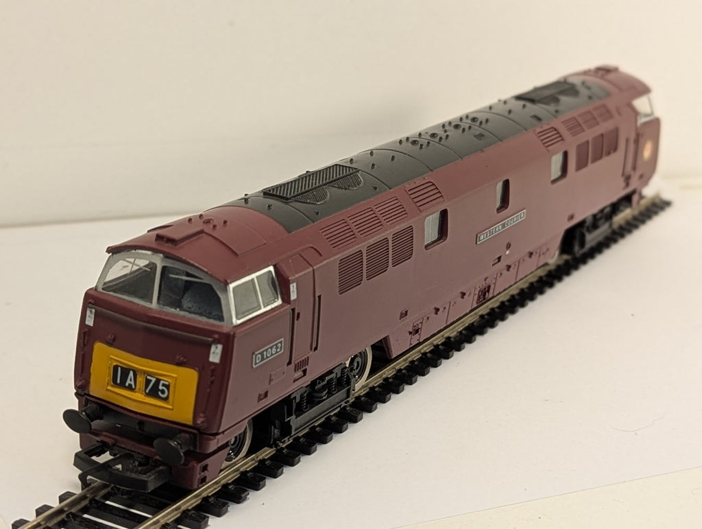Hornby R352 OO Gauge Class 52 D1062 Western Courier BR Maroon