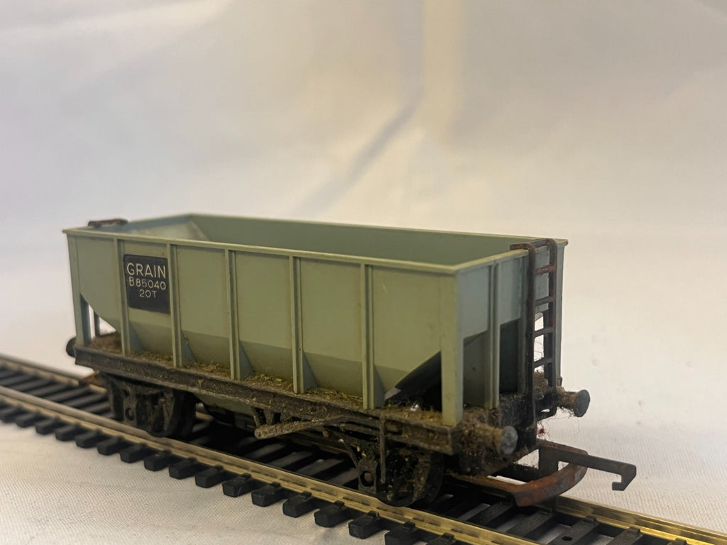 Tri-ang Hornby OO Gauge R215 Bulk Grain Wagon