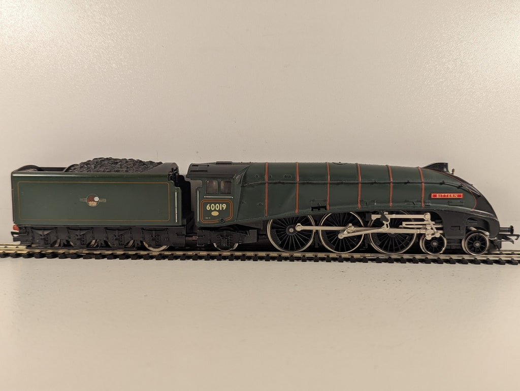 Hornby OO Gauge Class A4 'Bittern' Steam Locomotive 60019 BR Green