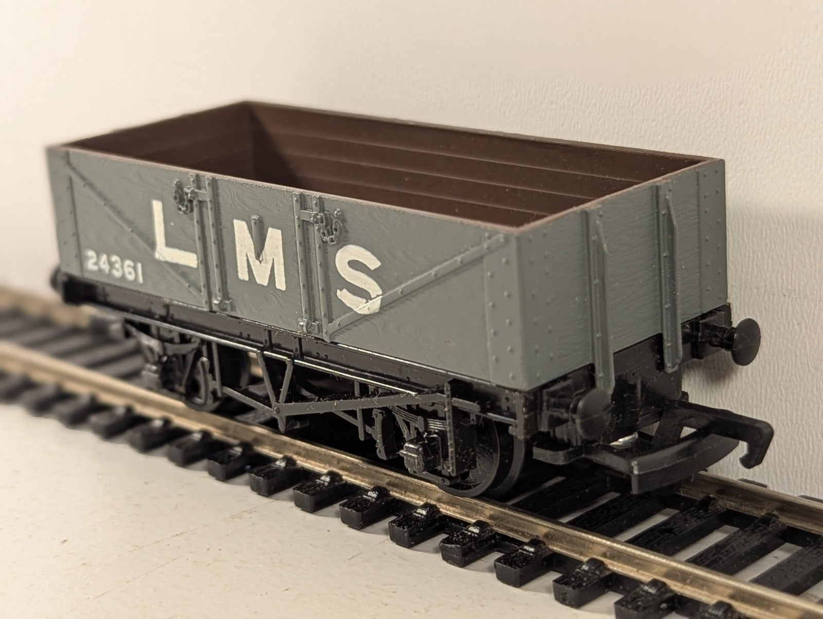 Mainline 37-130 LMS 5 Plank Open Wagon Grey OO Gauge - Boxed