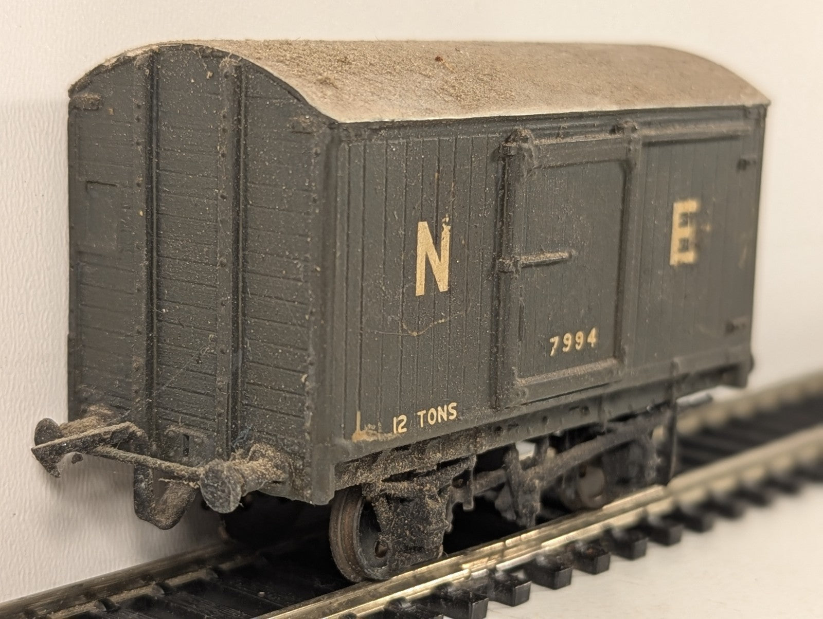Kit-built OO Gauge LNER 12 Ton Goods Van Wagons 7994 LNER Grey