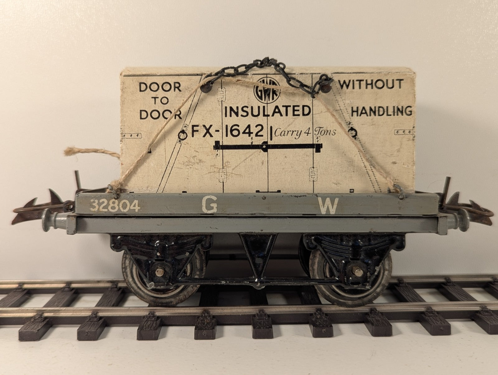 Hornby O Gauge GWR Flat Wagon with Insulated Container