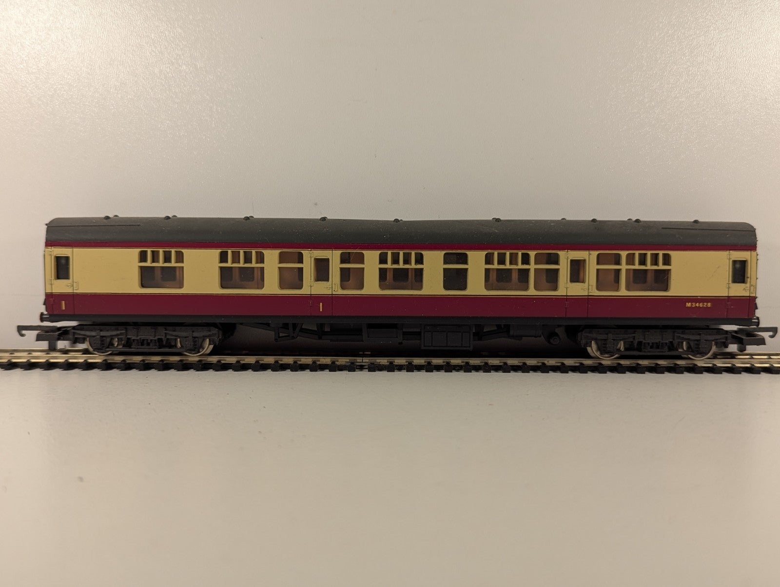 Lima OO Gauge LMS Stanier Corridor First Passenger Coach M34628