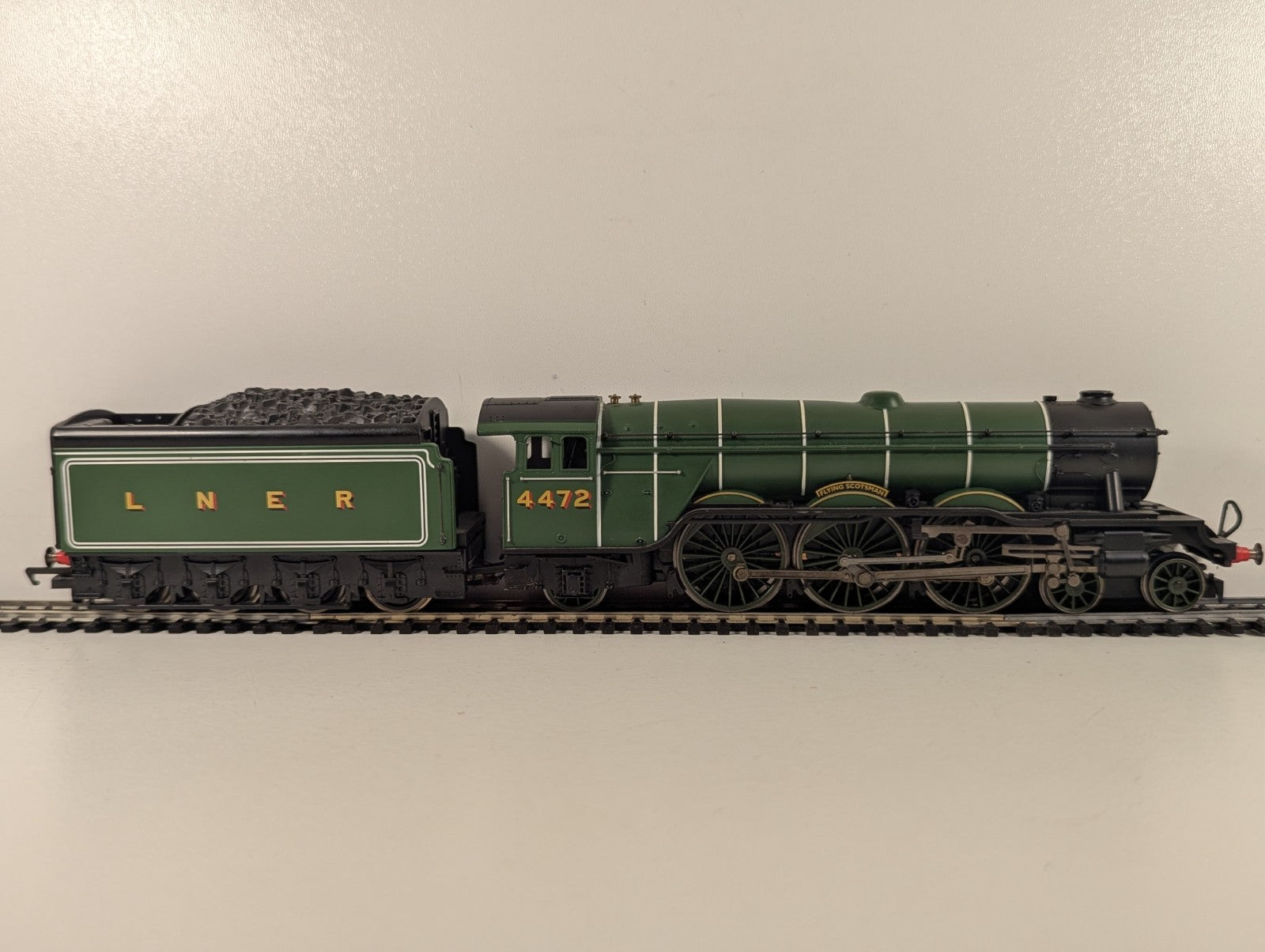 Hornby OO Gauge LNER Class A3 4-6-2 Flying Scotsman 4472 - LNER Green