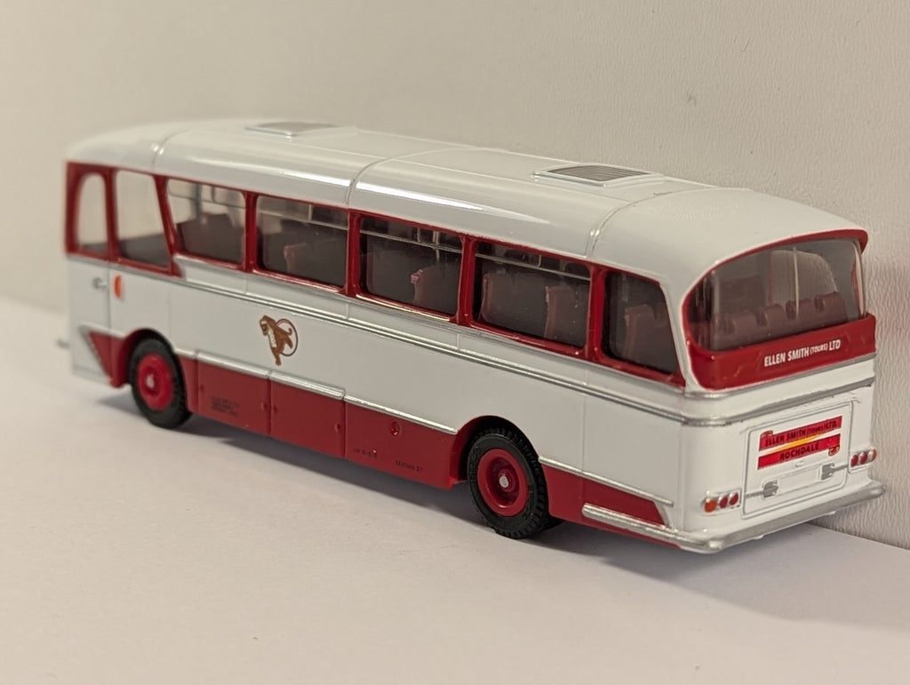 EFE Harrington Grenadier Coach – Ellen Smith Livery – 1:76 Scale
