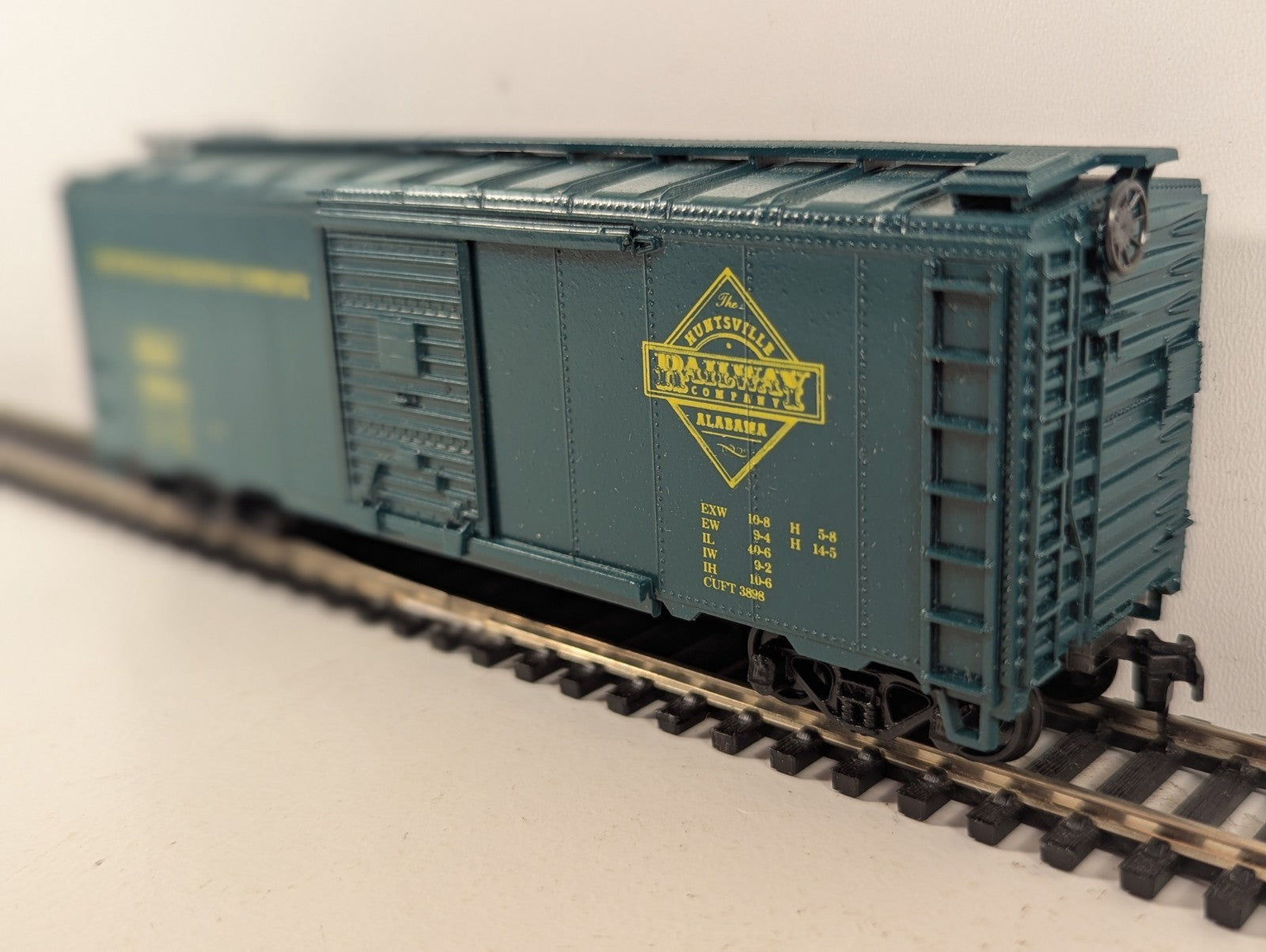 Athearn HO Scale USRA Rebuilt Steel 40' Box Car - Huntsville Railway Company