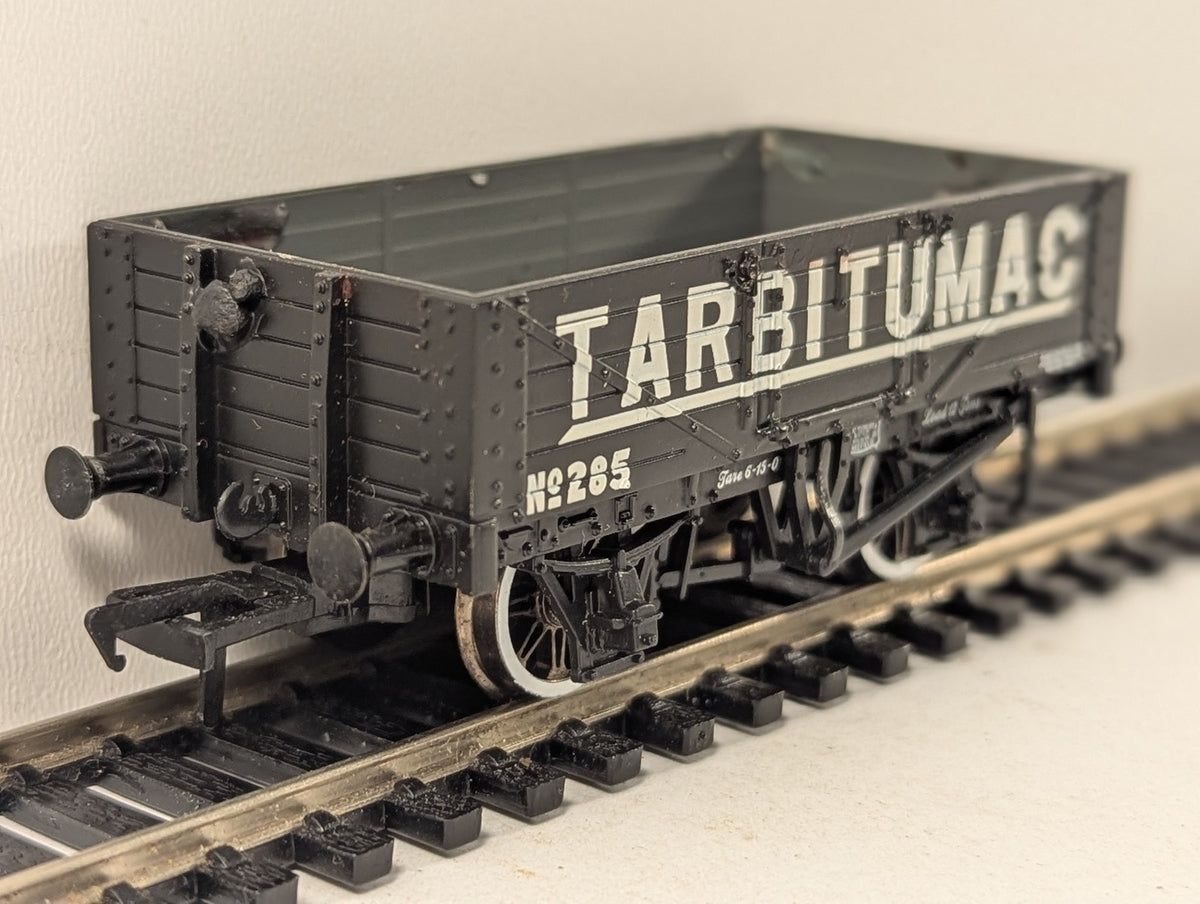 Bachmann OO Gauge 7 Plank Wagon Goods Wagon 285 Tarbitumac Black 37-061