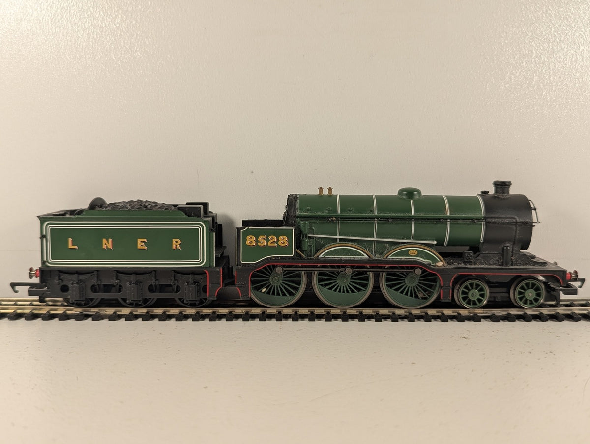 Hornby OO Gauge Class B12 Steam Locomotive 8528 LNER Green R2527
