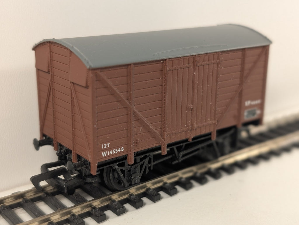 Bachmann 33-600 OO Gauge 12-Ton Ventilated Van in BR Brown